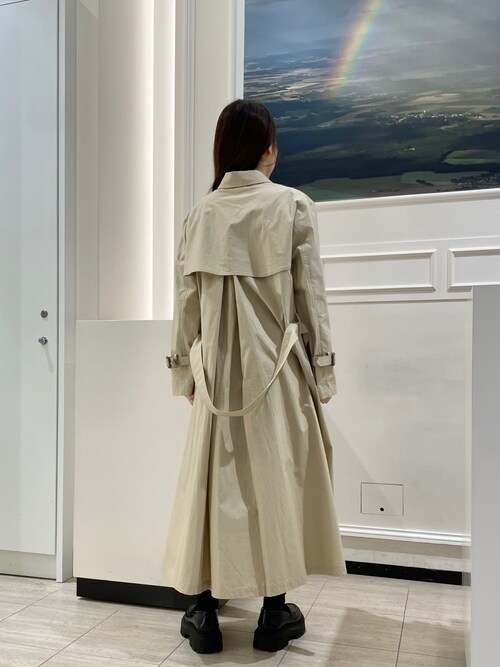 To b. by agnes b.のトレンチコートを使った人気ファッション