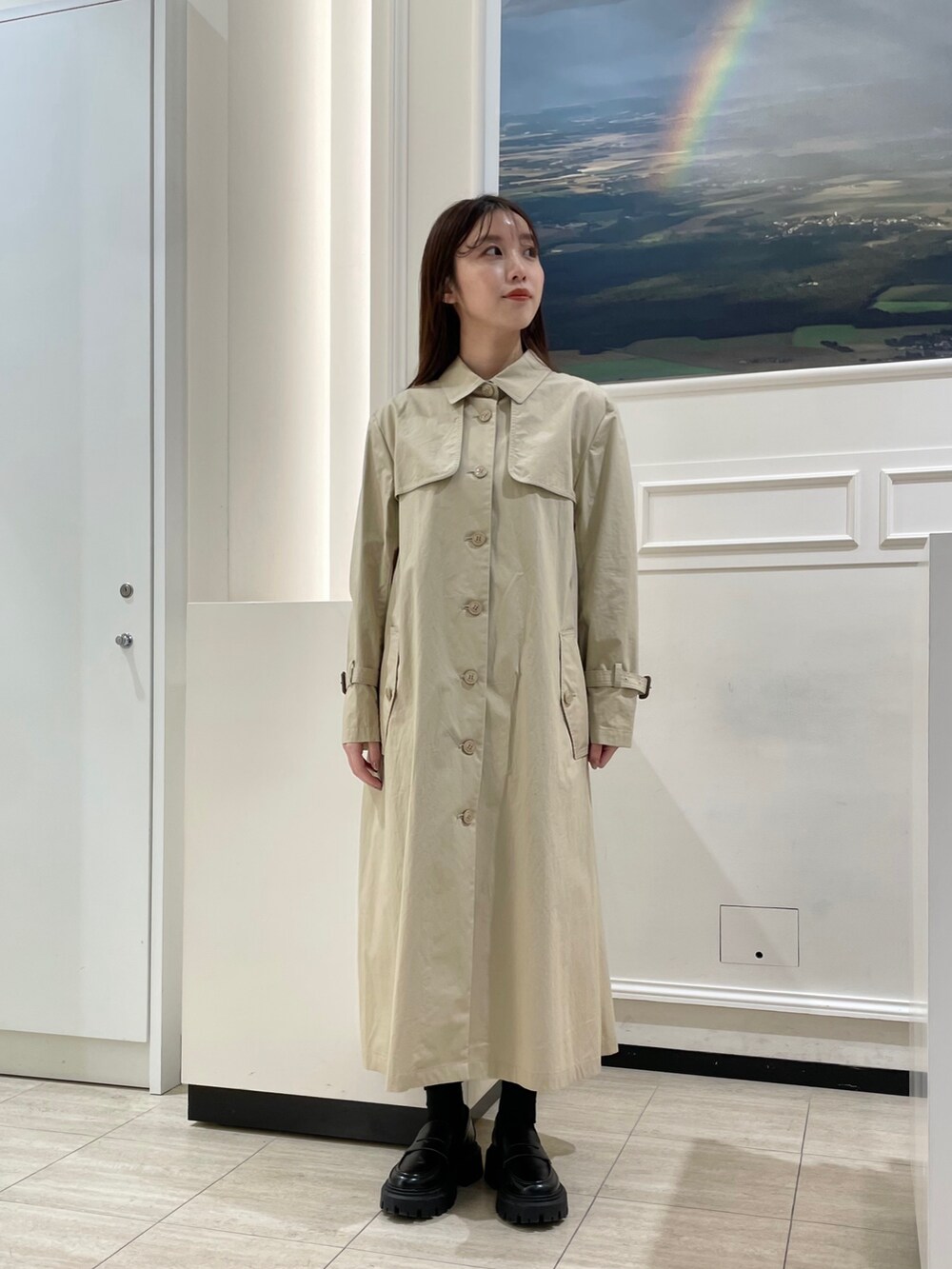 To b. by agnes b.のトレンチコートを使った人気ファッション