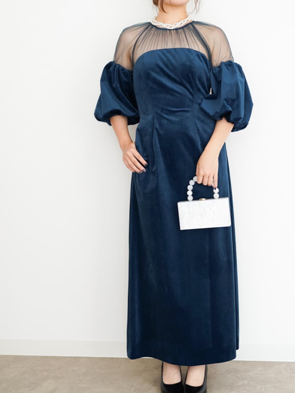 Rental Dress HELLOさんの「Ameri VINTAGE（アメリ ヴィンテージ）SOUFFLE SLEEVE VELOUR DRESS（ブルー/M）（Ameri）」を使ったコーディネートの4枚目の写真