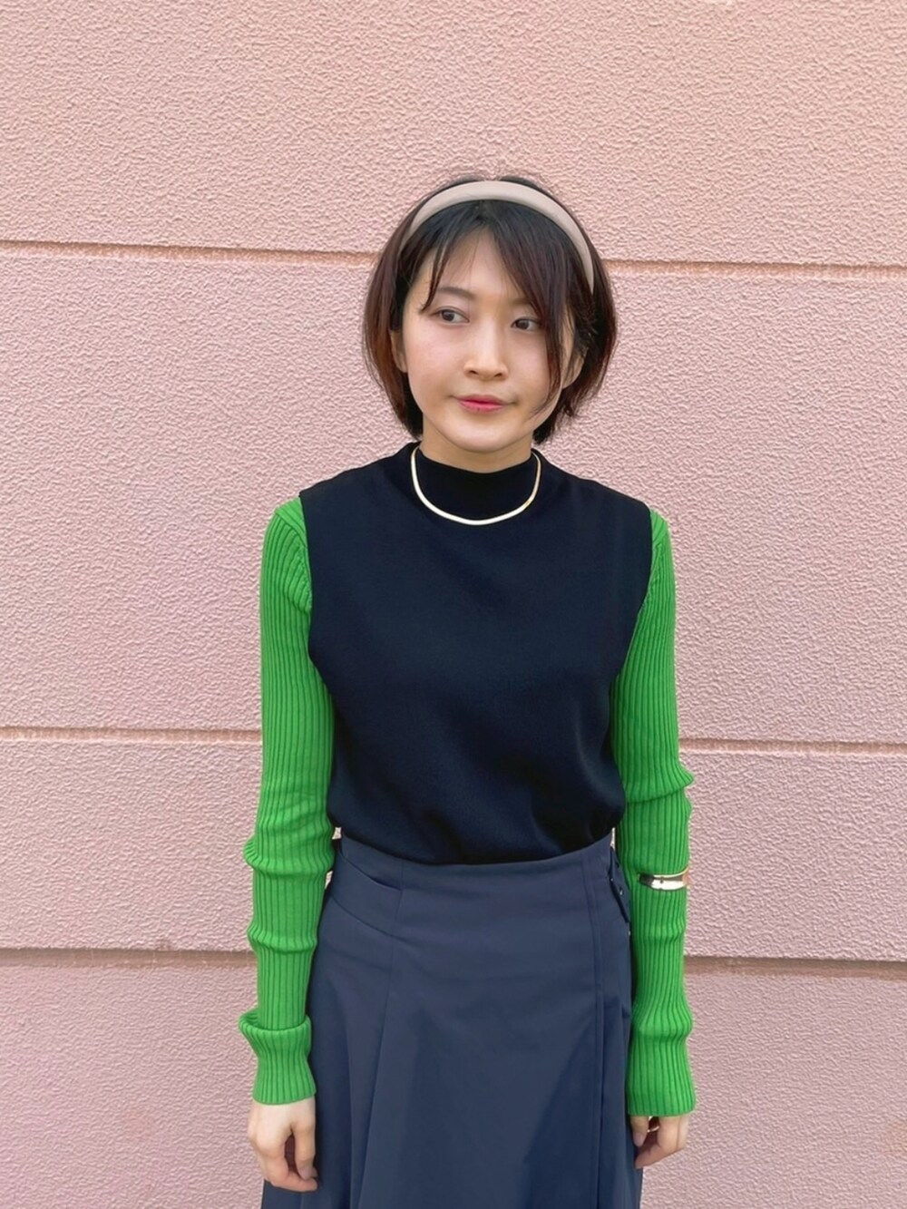 「ごきげんウィーク、BEAMS HEART、BEAMS、パレード、プロデュース、グリーン、グリーンコーデ、お出かけコーデ、夏コーデ」｜「BEAMS HEARTのBEAMS HEART / ノースリーブ ハイネック プルオーバー（Tシャツ/カットソー、ブラック系）」を使った、YURIEさん（レディース・153cm）の春コーディネートの3枚目の写真