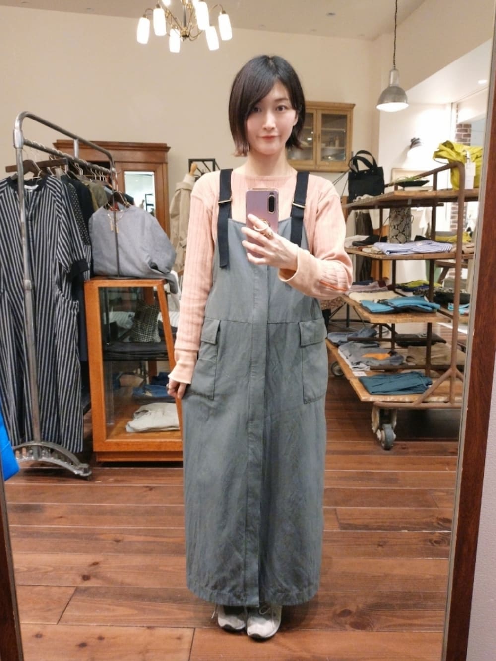 「春のNewスタイル、お出かけコーデ、春服コーデ、低身長コーデ、ワンピースコーデ、オトナカジュアル、オトナカワイイ、骨格ウェーブ、着回しコーデ、スニーカー」｜「BEAMS BOYのmaturely / Tricolor Stitch Long sleeve T-shirt（Tシャツ/カットソー、レッド系）」を使った、YURIEさん（骨格ウェーブ・レディース・153cm）の春コーディネートの2枚目の写真
