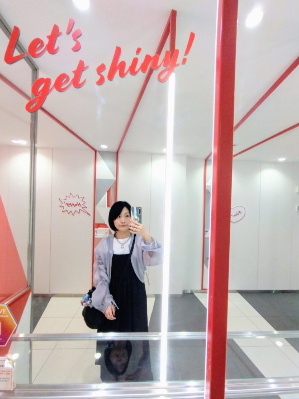 「Chico、シャーリング、シャツスタイル、ブルゾン、ユナイテッドアローズ、ワンピース、ブラック、グレー、白Tシャツ、パフスリーブ、デートコーデ、夏だ！Tシャツ着よう！、お洒落さんとつながりたい、オトナ女子、プチプラ」｜「Chicoのシアードロストジップシャツ（シャツ/ブラウス、グレー系）」を使った、YURIEさん（骨格ウェーブ・レディース・153cm）の夏コーディネートの3枚目の写真