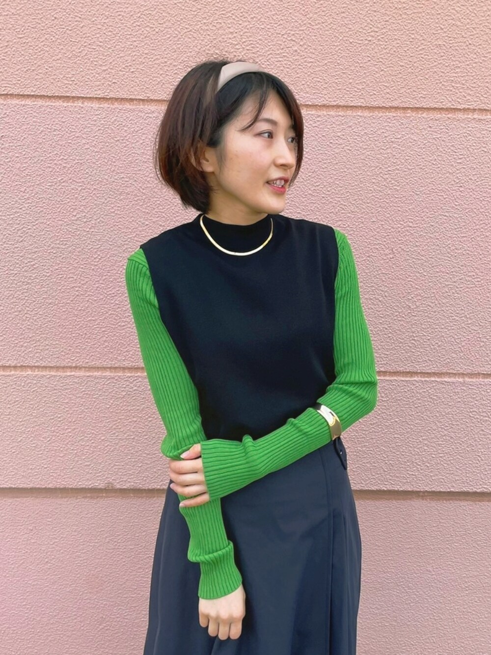 「ごきげんウィーク、BEAMS HEART、BEAMS、パレード、プロデュース、グリーン、グリーンコーデ、お出かけコーデ、夏コーデ」｜「BEAMS HEARTのBEAMS HEART / ノースリーブ ハイネック プルオーバー（Tシャツ/カットソー、ブラック系）」を使った、YURIEさん（レディース・153cm）の春コーディネートの2枚目の写真