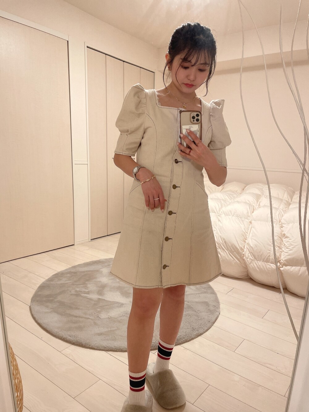 「春コーデ、カジュアルコーデ、ootd、大人ガーリー、お出かけコーデ、低身長、今日のコーデ、デニムワンピース」｜「FREE'S MARTのフロントボタンパフ袖ミニワンピース（ワンピース、ホワイト系）」を使った、hakanaさん（レディース・148cm）の春コーディネートの2枚目の写真