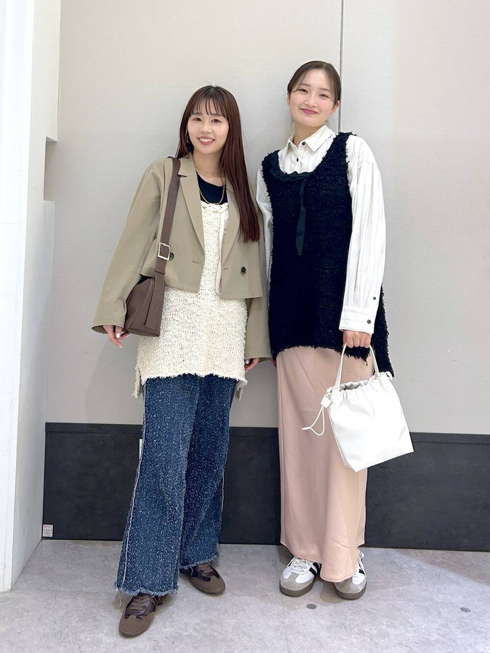 「カジュアル、差し色コーデ、着痩せ・細見え、楽ちんコーデ、春コーデ、体型カバー、ベーシック/シンプル、LEPSIM、シンプルコーデ、大人カジュアル、春夏コーデ、30代_LEPSIM、フェミニン、きれいめカジュアル_LEPSIM、きれいめカジュアル」|「LEPSIMのストレッチサテンスカート2 133636(スカート、ピンク系)」を使った、ogiさん(レディース・157cm)の冬コーディネートの2枚目の写真