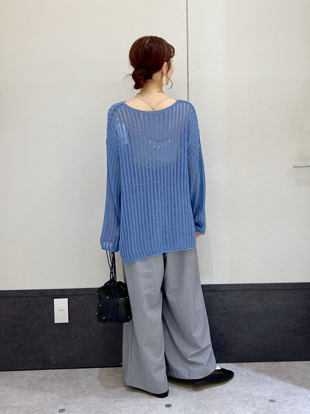 「レプシィム(LEPSIM)、LEPSIM、スラックス、ワイドパンツ、お出かけコーデ、ニット、秋服準備はじめました、オトナカジュアル、シンプル、ラクチンコーデ、おしゃれさんと繋がりたい、ゆるコーデ、きれいめカジュアル、ブルー」｜「LEPSIMの7ゲージテープヤーンプルオーバー　129819（ニット/セーター、ブルー系）」を使った、ogiさん（レディース・157cm）の夏コーディネートの3枚目の写真