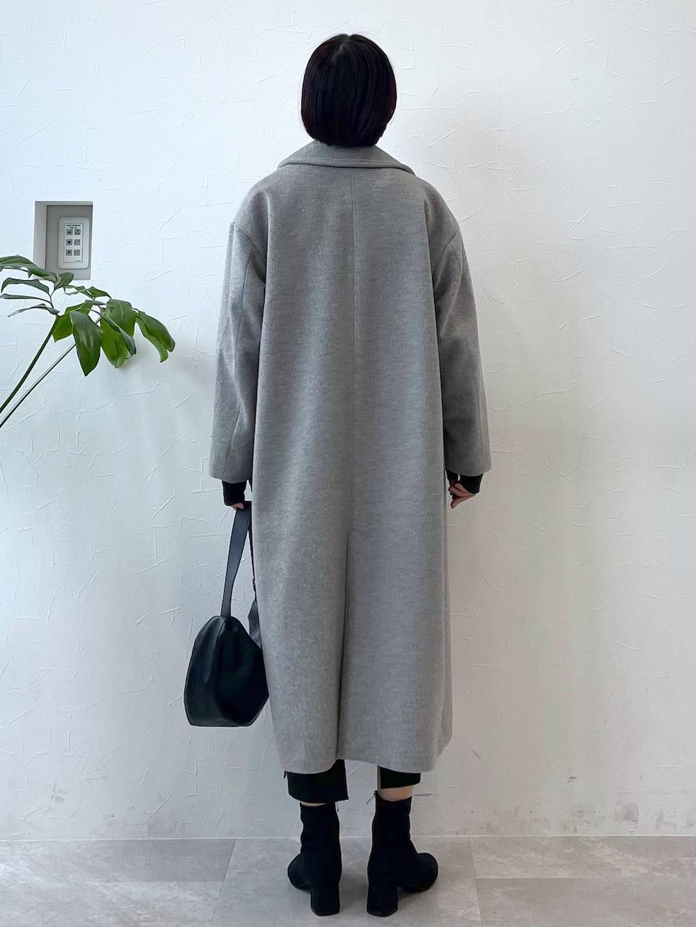 「スカート、ニット、セットアップ、手袋、コート、アウター、ブーツ、バッグ、Elura、高身長、リラックス、ベーシック/シンプル、ママコーデ、楽ちんコーデ、高見え」｜「Eluraの【軽量／クッション／ストレッチ】ソフトFITヒールブーツ/146748（ブーツ、グレー系）」を使った、eriさん（レディース・167cm）の冬コーディネートの5枚目の写真