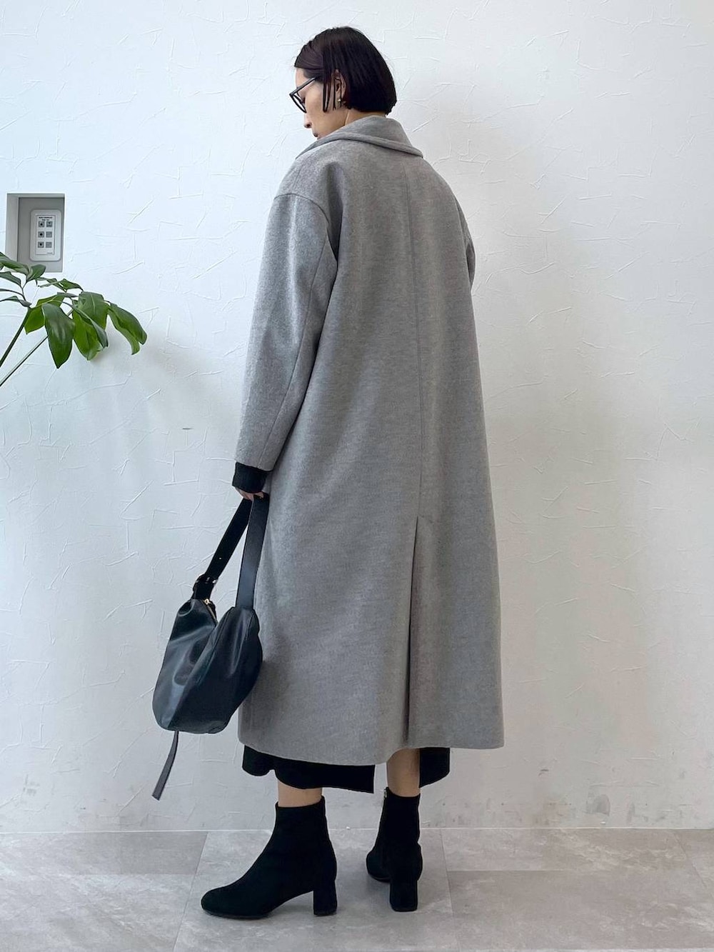 「スカート、ニット、セットアップ、手袋、コート、アウター、ブーツ、バッグ、Elura、高身長、リラックス、ベーシック/シンプル、ママコーデ、楽ちんコーデ、高見え」｜「Eluraの【軽量／クッション／ストレッチ】ソフトFITヒールブーツ/146748（ブーツ、グレー系）」を使った、eriさん（レディース・167cm）の冬コーディネートの3枚目の写真