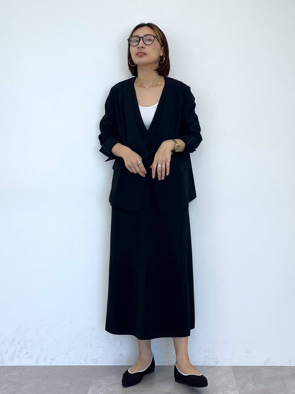 「高身長、リラックス、ベーシック/シンプル、ワンマイル、ママコーデ、楽ちんコーデ、高見え、カジュアル、Elura、着痩せ・細見え、ワンピース、ジャケット、パンプス」｜「Eluraのやわらか屈曲メッシュニットパンプス（パンプス、ブラック系）」を使った、eriさん（レディース・167cm）の春コーディネートの5枚目の写真