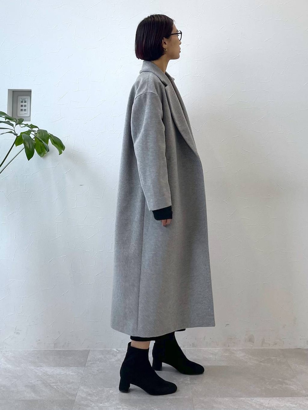 「スカート、ニット、セットアップ、手袋、コート、アウター、ブーツ、バッグ、Elura、高身長、リラックス、ベーシック/シンプル、ママコーデ、楽ちんコーデ、高見え」｜「Eluraの【軽量／クッション／ストレッチ】ソフトFITヒールブーツ/146748（ブーツ、グレー系）」を使った、eriさん（レディース・167cm）の冬コーディネートの4枚目の写真