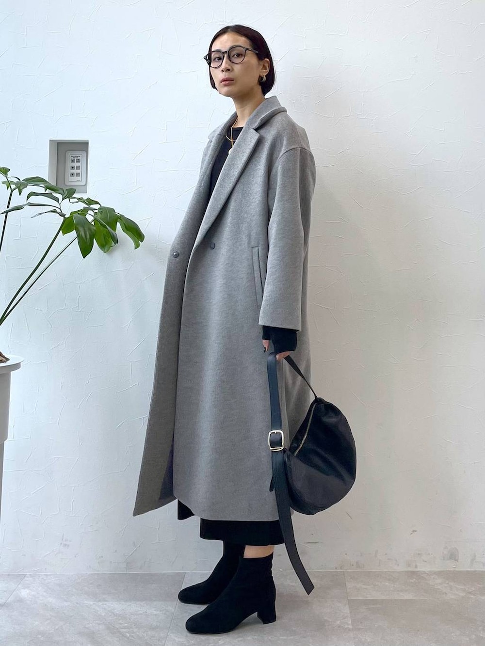 「スカート、ニット、セットアップ、手袋、コート、アウター、ブーツ、バッグ、Elura、高身長、リラックス、ベーシック/シンプル、ママコーデ、楽ちんコーデ、高見え」｜「Eluraの【軽量／クッション／ストレッチ】ソフトFITヒールブーツ/146748（ブーツ、グレー系）」を使った、eriさん（レディース・167cm）の冬コーディネートの2枚目の写真