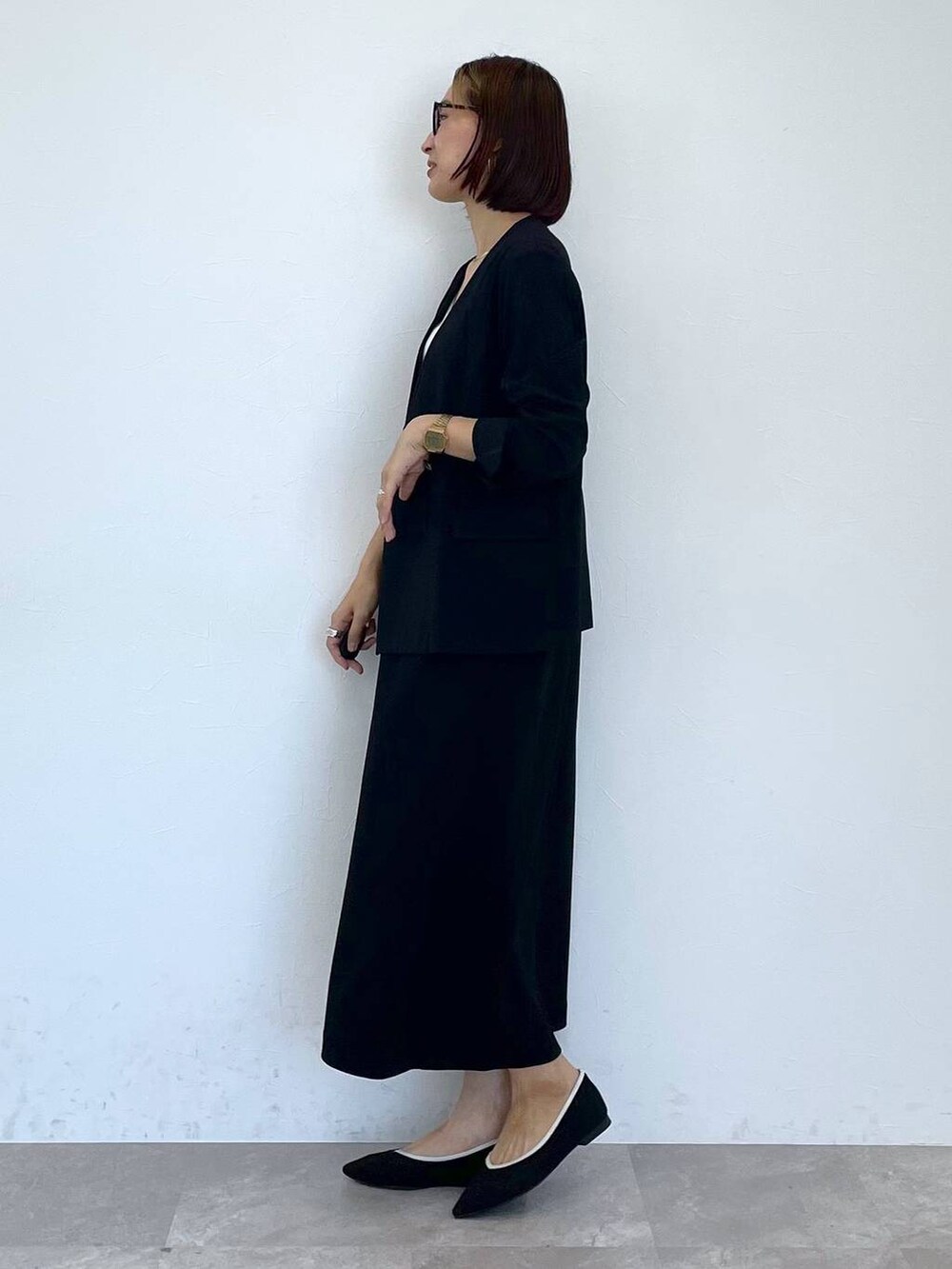 「高身長、リラックス、ベーシック/シンプル、ワンマイル、ママコーデ、楽ちんコーデ、高見え、カジュアル、Elura、着痩せ・細見え、ワンピース、ジャケット、パンプス」｜「Eluraのやわらか屈曲メッシュニットパンプス（パンプス、ブラック系）」を使った、eriさん（レディース・167cm）の春コーディネートの3枚目の写真