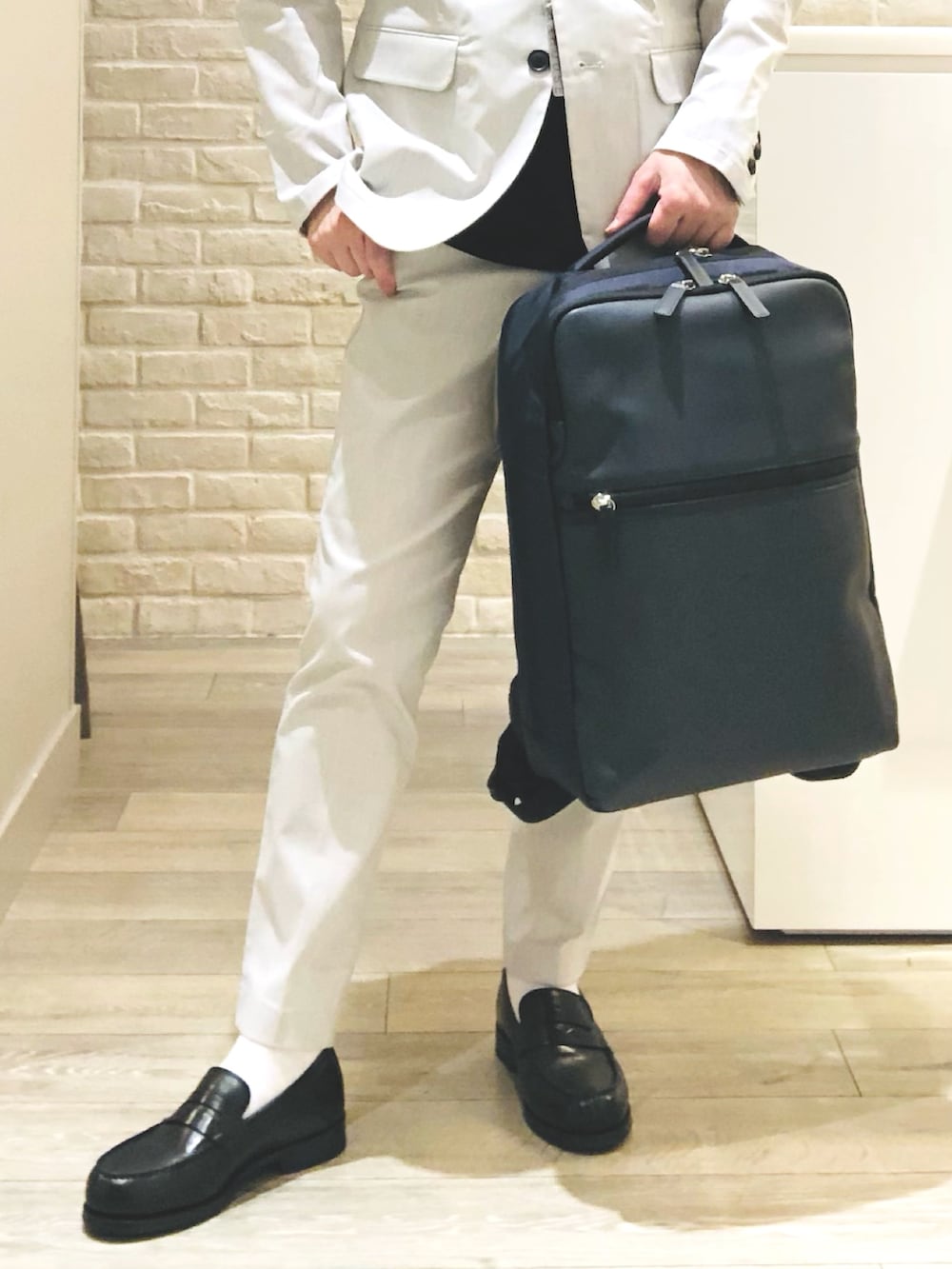 片山さんの「【セットアップ対応】COOL DRYMAX イージー スラックス（ABAHOUSE GRAY）」を使ったコーディネートの3枚目の写真