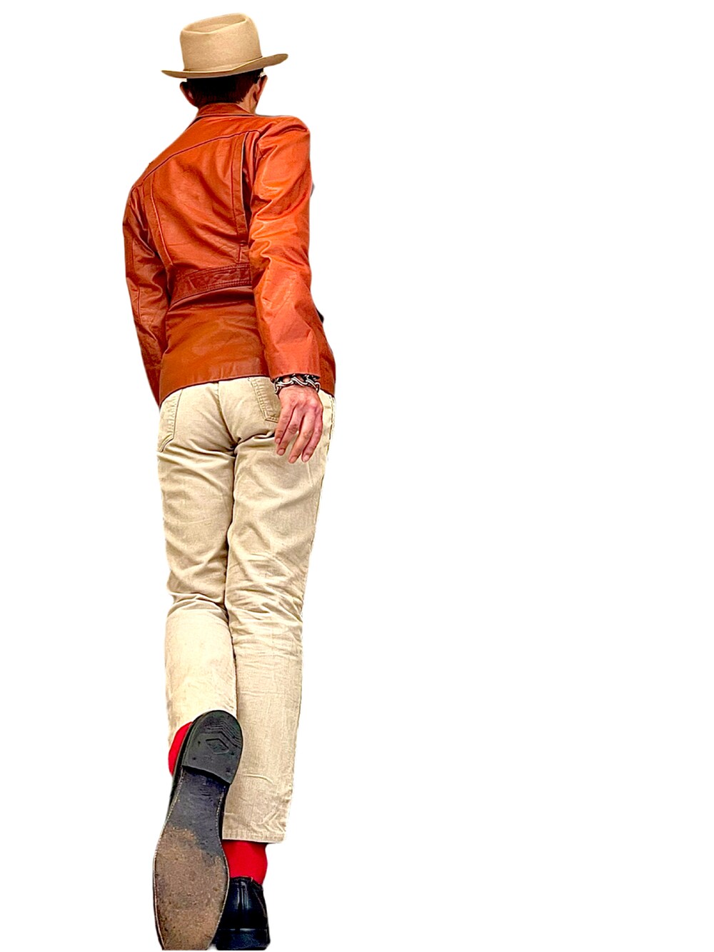 ブラウン系のジャケット/アウター、ベージュ系のパンツ、ブラック系のドレスシューズを着用したメンズの秋コーディネートの3枚目の写真