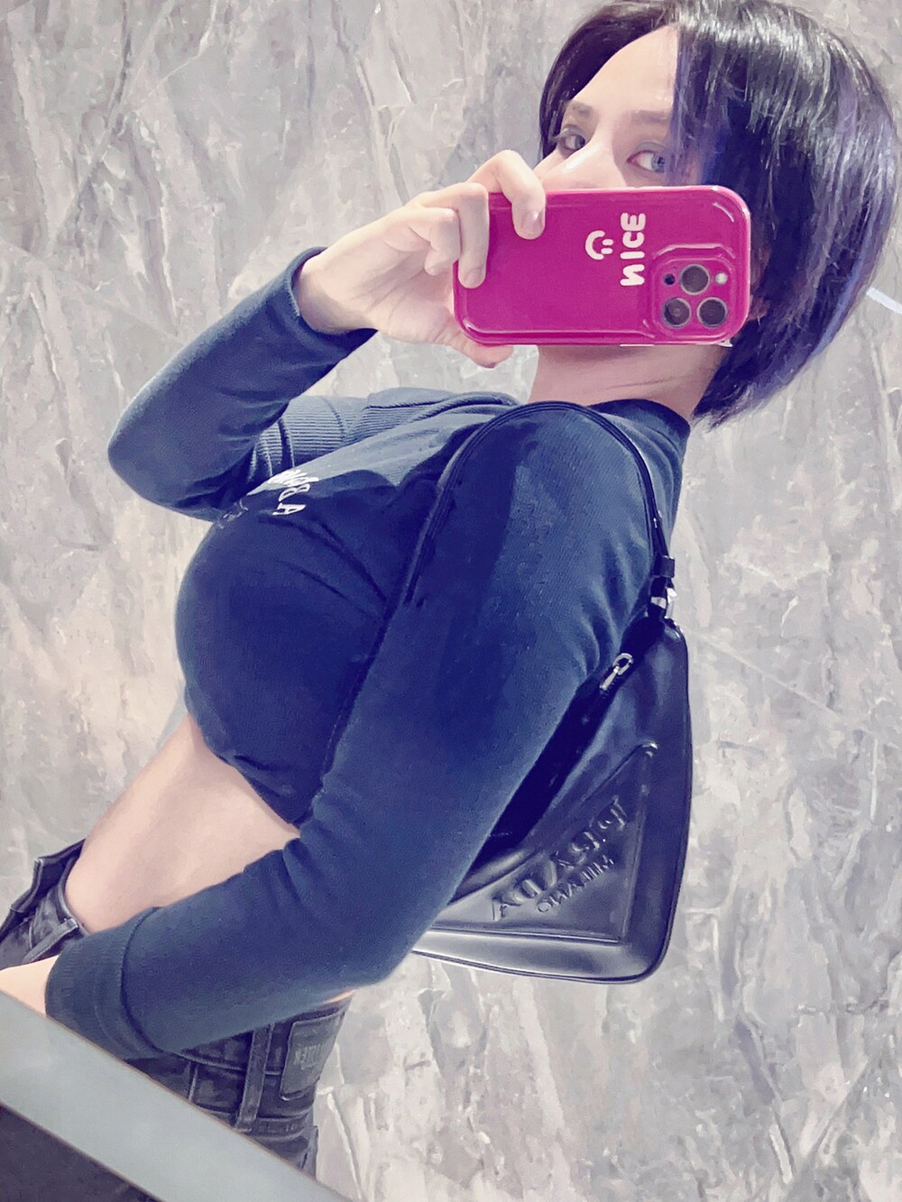 「休日スタイル、春、ootd、春服、PRADA、Abercombie&Fitch、dior vintage、黒」｜「Abercrombie&Fitchのアイテム（カーディガン/ボレロ、ブラック系）」を使った、Móさん（レディース・162cm）の冬コーディネートの3枚目の写真