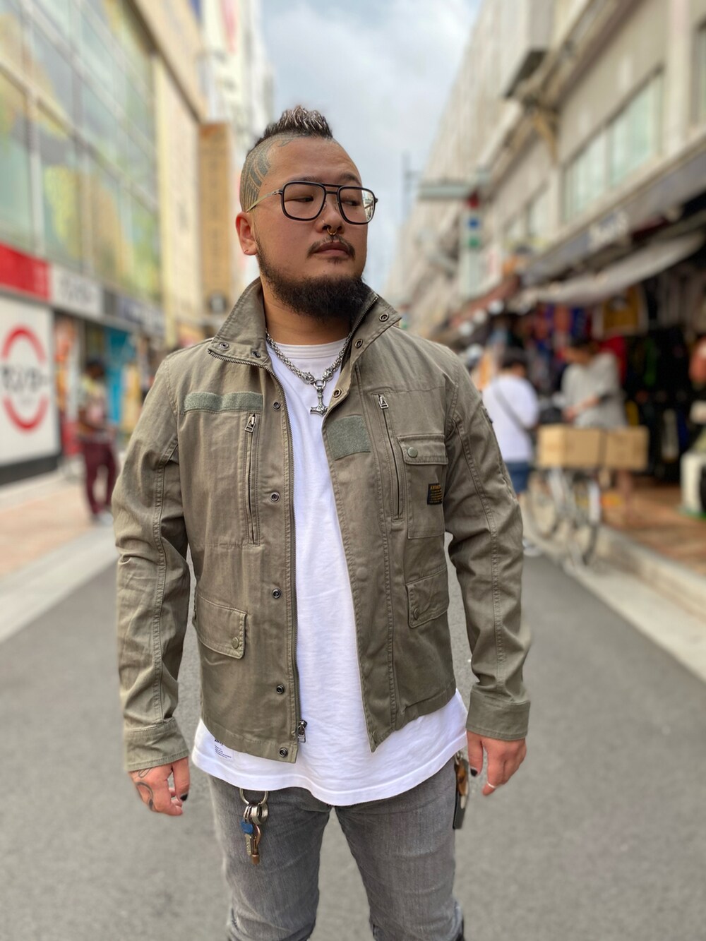 「シャツスタイル、AVIREX、ootd、オトナカジュアル、大人カジュアル、カーキ、いいね、save、フォローお願いします🤑、おしゃれさんと繋がりたい」｜「AVIREXのF-2 MOD JACKET / F-2 モディファイ ジャケット / AVIREX / アヴィレックス（ミリタリージャケット、グリーン系）」を使った、ᛚᛁᛚᛚᛖ ᛒᛖᚱᛋᛖᚱᚴᚱさん（メンズ・166cm）の夏コーディネートの3枚目の写真
