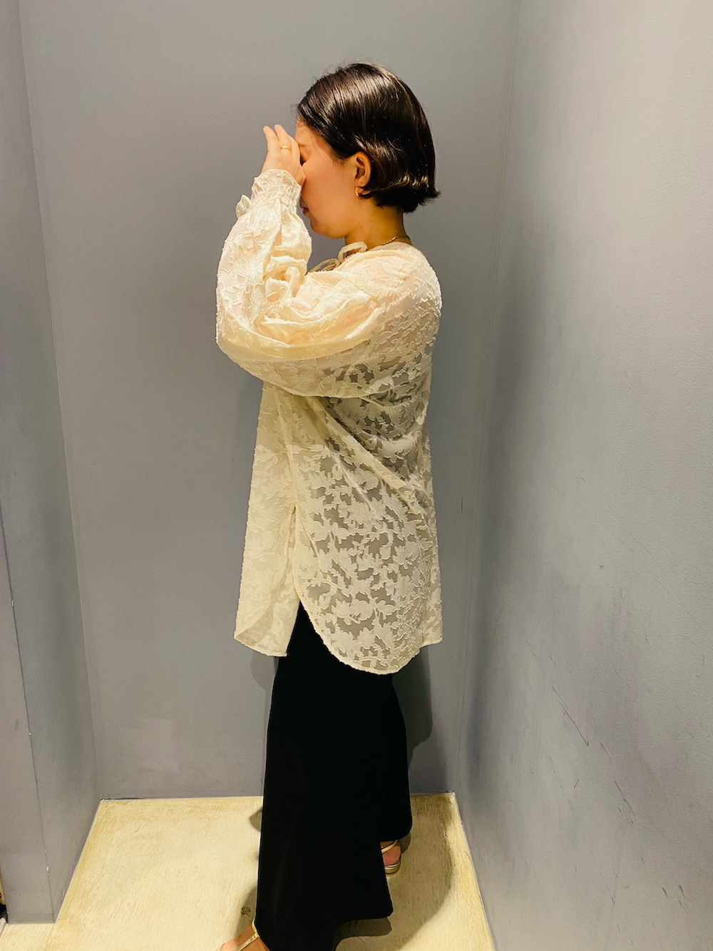 「サンダルコーデ、大人可愛い、キレイめコーデ、プチプラ、おしゃれさんと繋がりたい、雨の日コーデ、透け感、ストラップサンダル、スカート」｜「GUのアイテム（サンダル、ゴールド系）」を使った、YAMAMIさん（レディース・159cm）の夏コーディネートの2枚目の写真