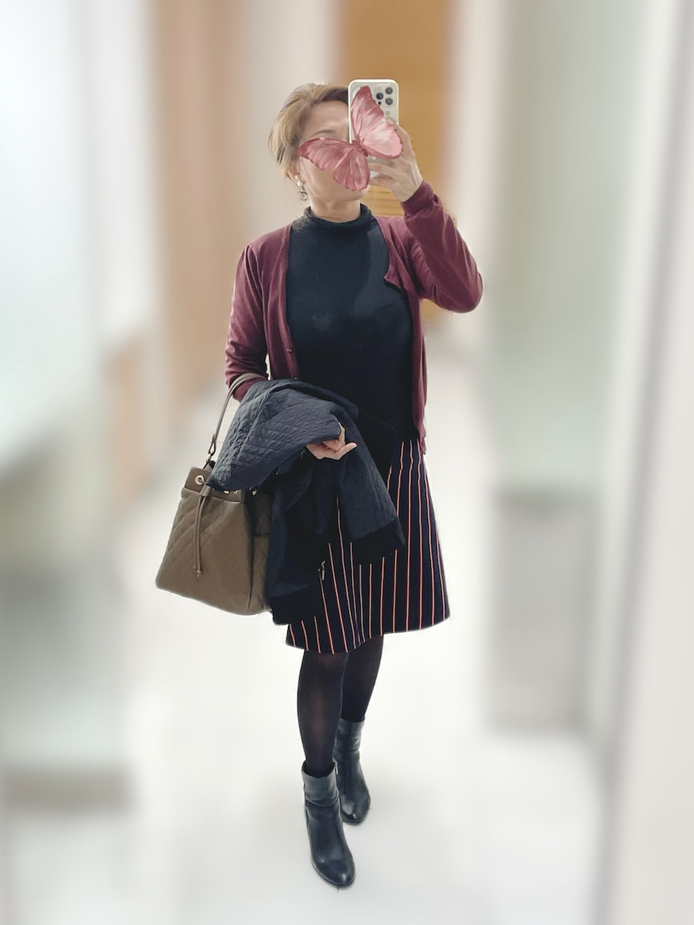「今日のコーデ、大人ガーリー、デートコーデ、スカートコーデ、UNIQLO、SHIPS、leather bag、simple、シンプルコーデ、シンプル、シンプルスタイル」｜「mode fourrureのアイテム（バッグ、ブラウン系）」を使った、Lenさん（骨格ストレート・レディース・151cm）の冬コーディネートの2枚目の写真