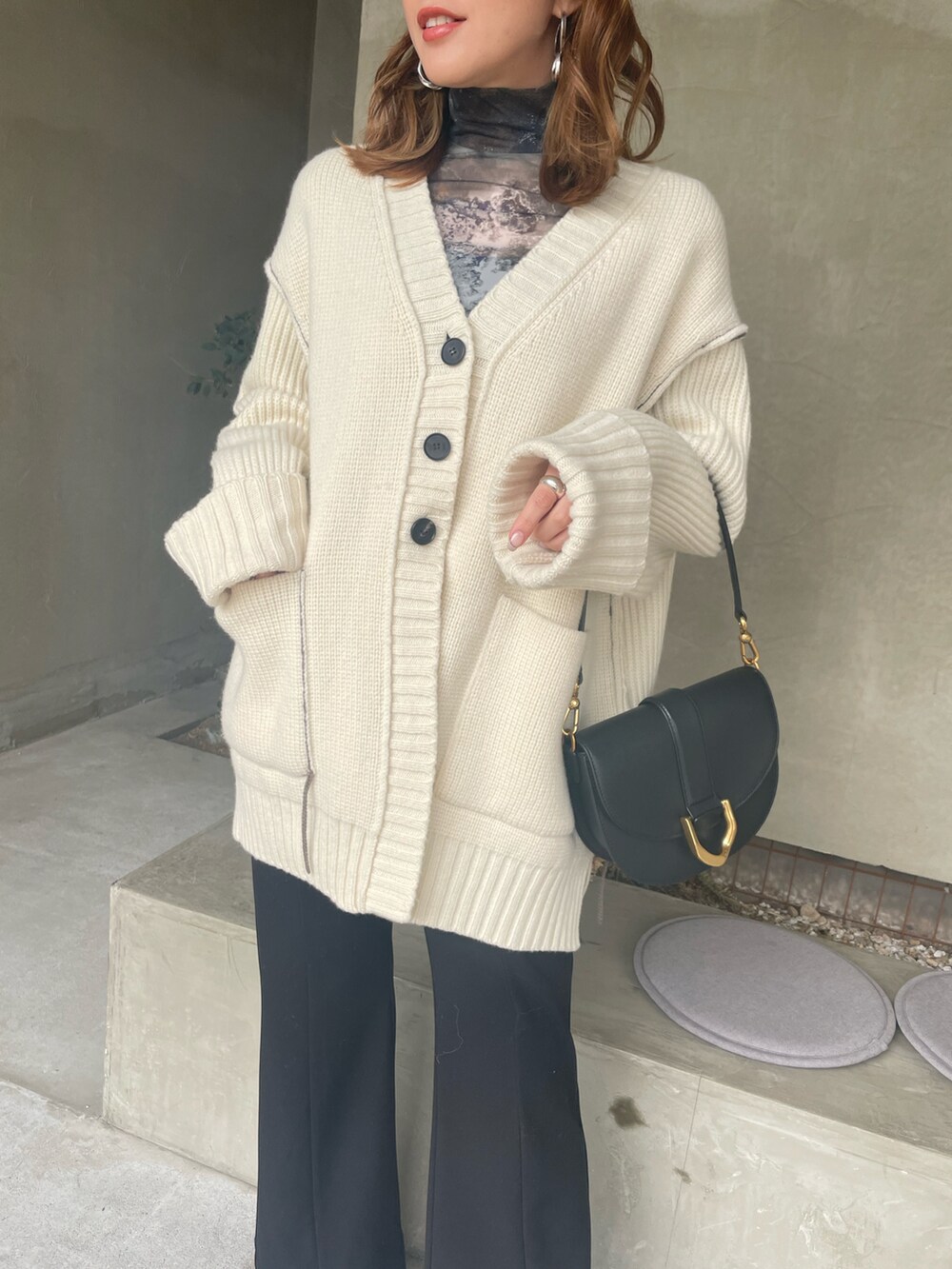 「IHNN、UNITED TOKYO、AMERI、CLANE、ニット、ニットコーデ、冬のコーデ、スラックス、スラックスパンツ、AcneStudios、オトナカジュアル、オトナ女子、高身長女子、高身長コーデ、シアートップス」｜「STUDIOUSのアイテム（ニット/セーター、ホワイト系）」を使った、さつき みゆ🌛さん（レディース・168cm）の夏コーディネートの2枚目の写真