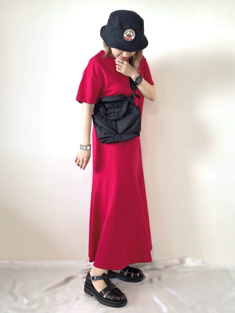 「americanneedle、アメリカンニードル、バケハ、バケットハット、CrossCharm、グルカサンダル、GU、おしゃれさんと繋がりたい、ワンピース」｜「GUのアイテム（ワンピース/ドレス、ピンク系）」を使った、memeさん（レディース・158cm）の夏コーディネートの2枚目の写真