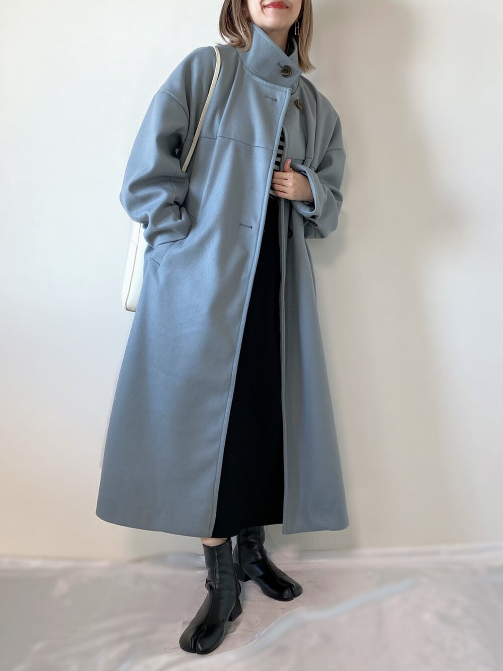 「コート、ワンピース、ブーツ、冬コーデ、スタンドネック、おしゃれさんと繋がりたい、birthdayroom、キルモンマルシェ」｜「Birthday roomの様々な表情に。スタンドネックフェイクウールコート（その他アウター、ブルー系）」を使った、memeさん（レディース・158cm）の秋コーディネートの2枚目の写真
