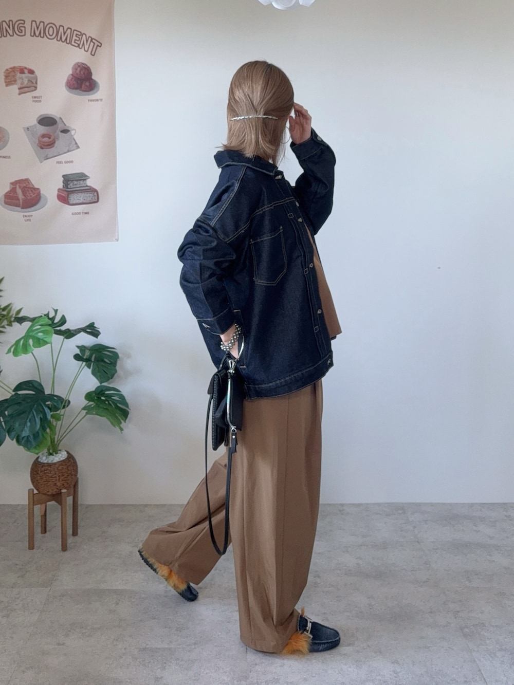 「PR、BONLECILL、ボンルシール、デニムジャケット、オーバーサイズ、秋コーデ、メンズライク、大人カジュアル、TOD'S、デニム」｜「BONLECILLのルーズデニムジャケット/Gジャン（デニムジャケット、ブルー系）」を使った、memeさん（骨格ウェーブ・レディース・158cm）の秋コーディネートの3枚目の写真