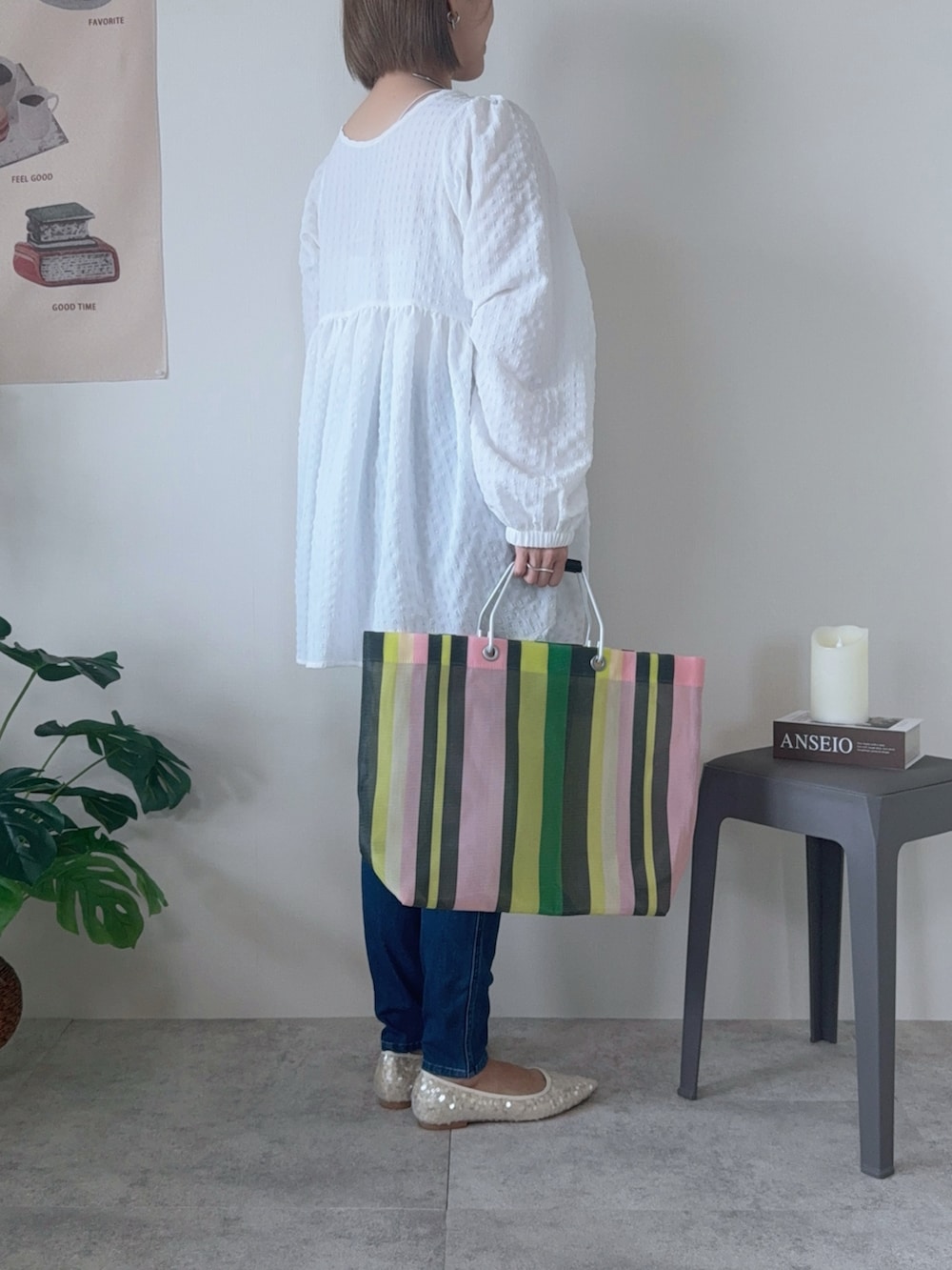 「PR、GeeRA、ジーラ、geera_ootd、チュニック、ぺプラムトップス、春コーデ、おしゃれさんと繋がりたい、シンプルコーデ、大人カジュアル、スキニーデニム、40代ファッション、プチプラコーデ、プチプラファッション」｜「MARNI MARKETのストライプバッグ（トートバッグ、グリーン系）」を使った、memeさん（レディース・158cm）の冬コーディネートの2枚目の写真