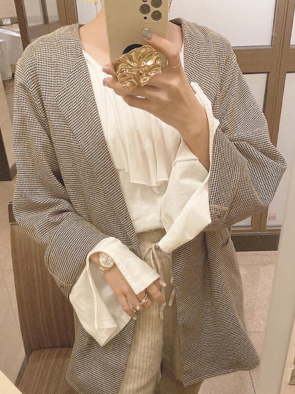 「Kastane、厚底シューズ、フリル、春コーデ、春カラー、春服みてみて、ハイソックス、シアーソックス、レイヤードスタイル、FILA、ジャケットスタイル、骨格ウェーブ、低身長コーデ、ビッグカラー、cra_ootd」|「Kastaneの【2022SSアイテム】裁ち切り衿フリルプルオーバー(Tシャツ/カットソー、ホワイト系)」を使った、craさん(レディース・154cm)の春コーディネートの2枚目の写真