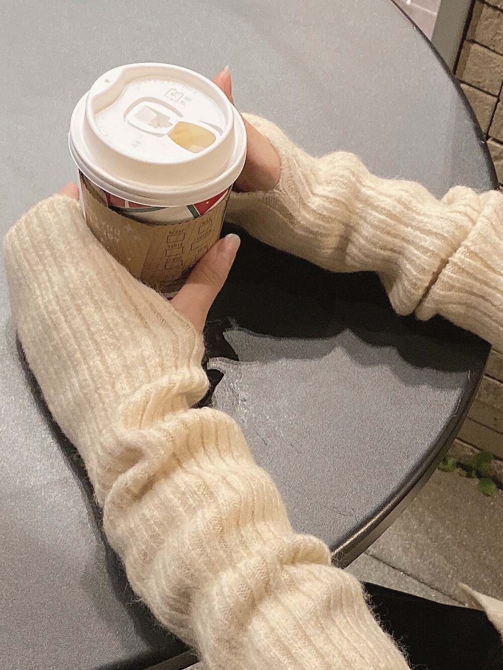 「ハイネック、マーチン、休日スタイル、クリスマス、アームウォーマー、Kastane、ベロア、ロングカーディガン、キャミワンピ、cra_ootd」｜「Kastaneのリバーシブルロングニットベスト（ベスト、ホワイト系）」を使った、craさん（レディース・154cm）の秋コーディネートの3枚目の写真