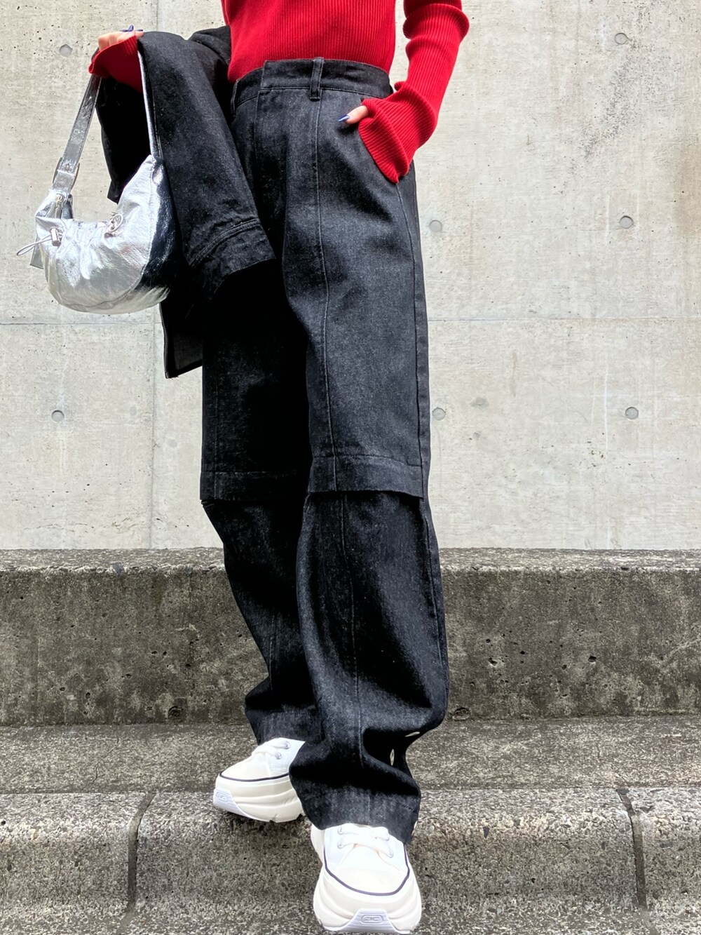「ANLIBERTY ANAP、ANAP、セットアップ、デニム、秋冬コーデ、パンツスタイル、低身長コーデ、ファッションを楽しもう、リブニット、デニムジャケット、デニムパンツ」｜「ANLIBERTY ANAPのジップアップデニムブルゾン（ブルゾン、ブラック系）」を使った、Rihoさん（レディース・154cm）の秋コーディネートの3枚目の写真