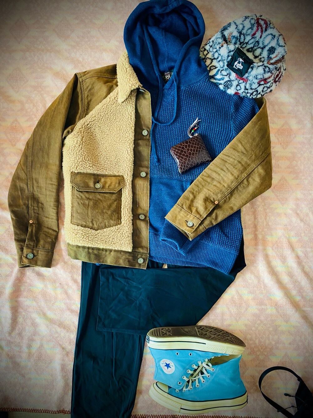 「シンプルコーデ、冬アウター、rrl、コンバース、ユニクロ、帽子、チャムス、低身長コーデ、スラックス、大人カジュアル」｜「CHUMSのアイテム（帽子、ホワイト系）」を使った、すだちさん（メンズ・165cm）の冬コーディネートの2枚目の写真