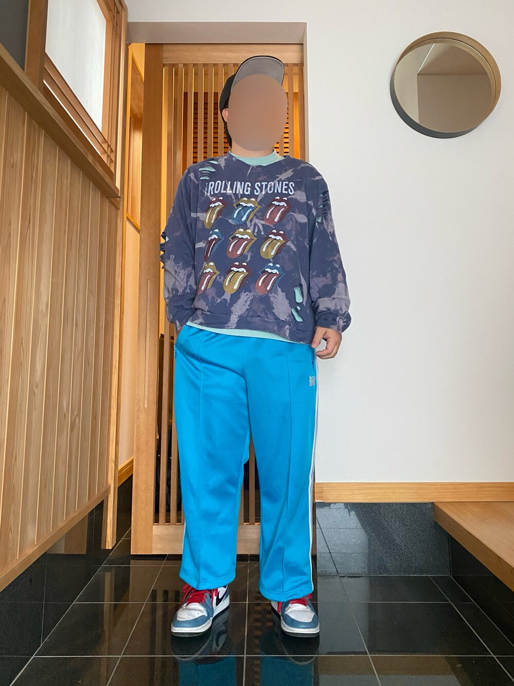 「休日スタイル、スウェット、ジャージ、ジョーダン、古着、ゆるコーデ、NEEDLES、低身長」｜「NEW ERAのアイテム（キャップ、ブラック系）」を使った、すだちさん（メンズ・165cm）の冬コーディネートの2枚目の写真