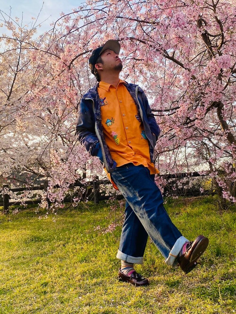 「ごきげんウィーク、春夏コーデ、休日スタイル、お洒落さんとつながりたい、ローファー、アメカジコーデ、ナイジェルケーボン、ニードルス、革靴」｜「NEW ERAのアイテム（キャップ、ブラック系）」を使った、すだちさん（メンズ・165cm）の春コーディネートの2枚目の写真