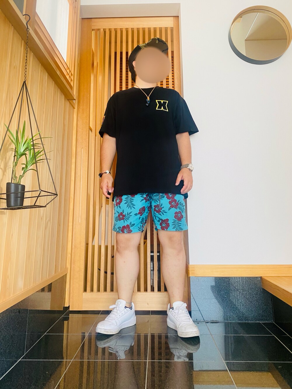 「夏コーデ、ゆるコーデ、Tシャツ、ハーフパンツ、今日のコーデ、アウトドアスタイル、低身長」｜「XLARGEのアイテム（Tシャツ/カットソー、ブラック系）」を使った、すだちさん（メンズ・165cm）の夏コーディネートの2枚目の写真