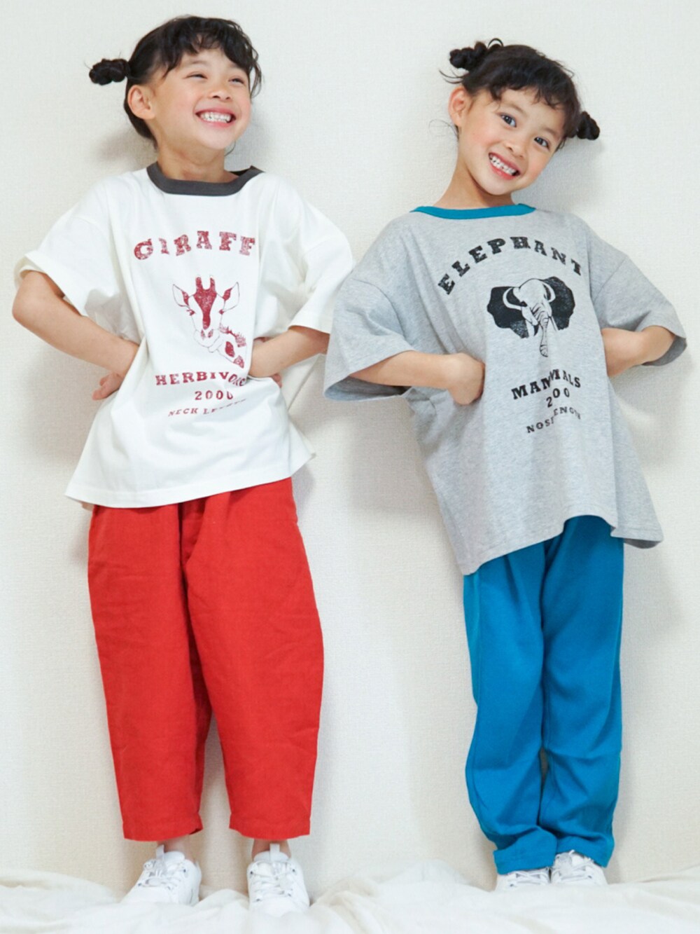 「お出かけコーデ日記、スニーカー、キッズコーデ、カラーコーデ、動物モチーフ、Tシャツ、リンガーTシャツ、antiqua、antiquatoy、カラーパンツ」｜「antiquaのアイテム（Tシャツ/カットソー、ブルー系）」を使った、yuzu/suzuさん（キッズ・120cm）の春コーディネートの3枚目の写真