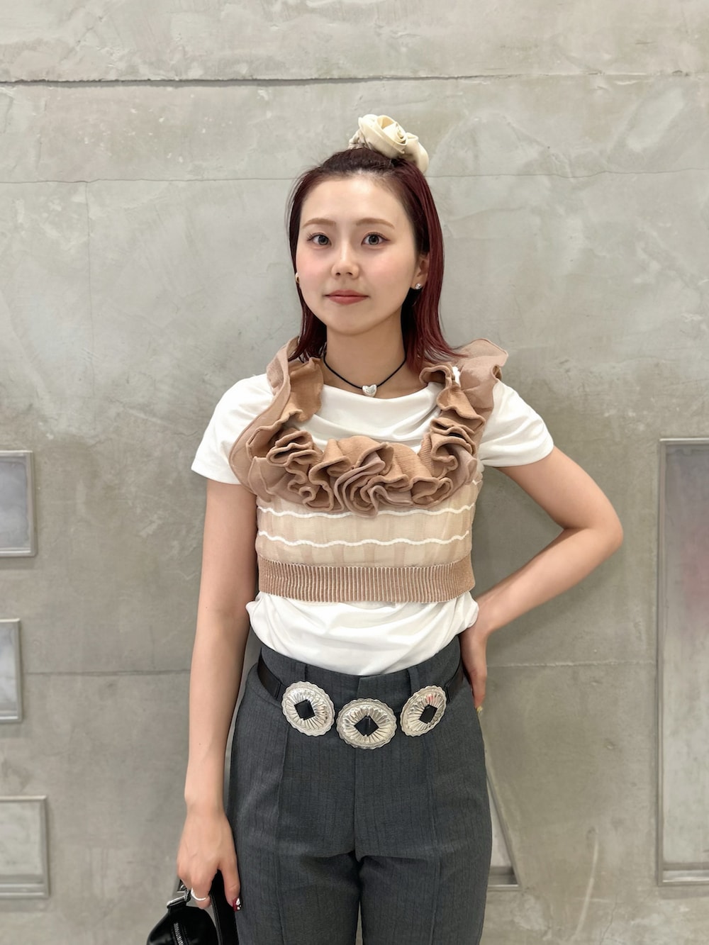 「nadia wire、デミルクスビームス、レイビームス、Ray BEAMS、カプリパンツ、レースアップシューズ、レイヤードスタイル、大人かわいい、フリル、FUMIE=TANAKA、ベルト」｜「NADIA WIREのアイテム（トップス、ピンク系）」を使った、AKARIさん（骨格ウェーブ・レディース・163cm）の夏コーディネートの3枚目の写真