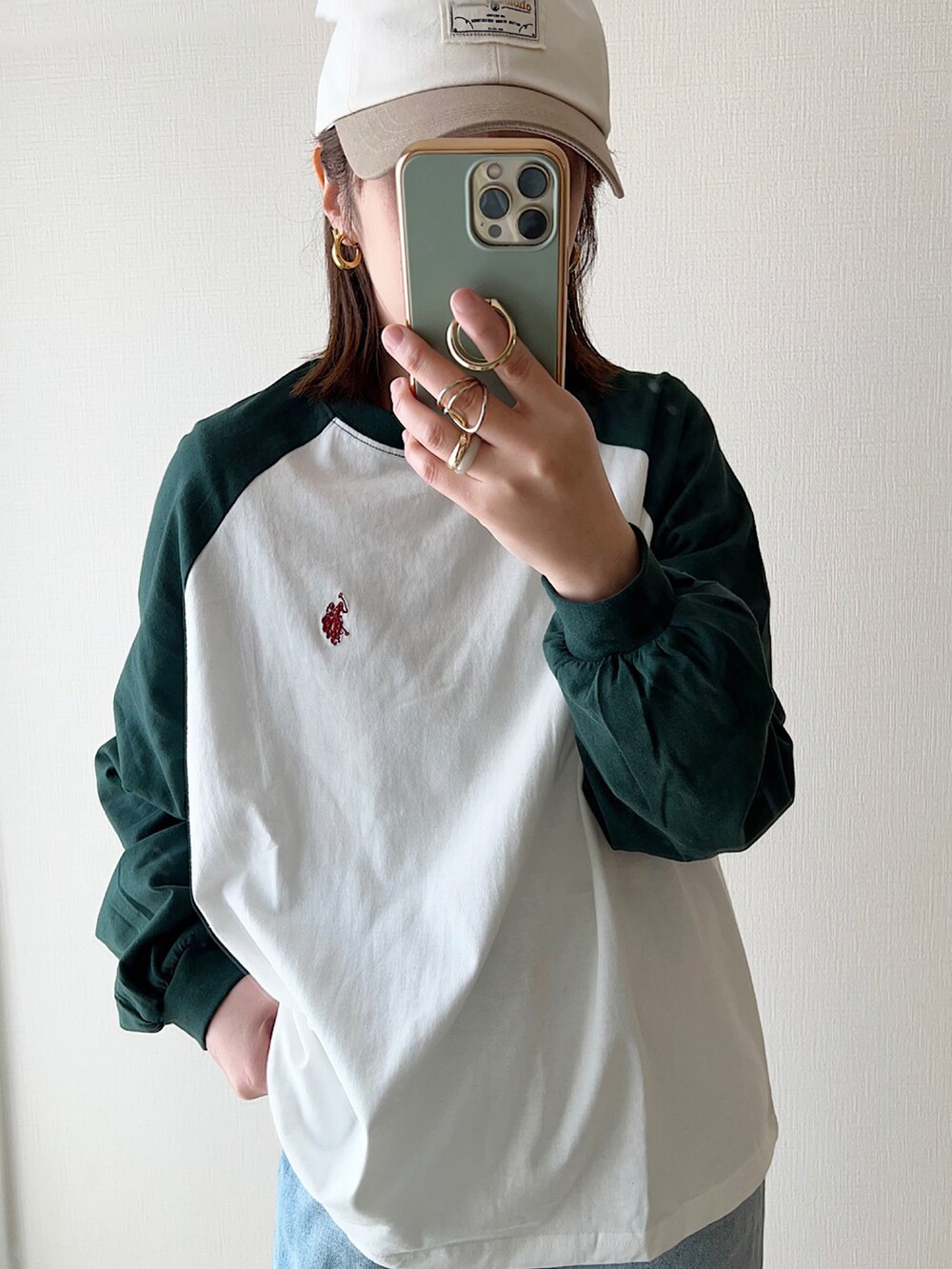 「春服デビュー宣言、春コーデ、ラグランTシャツ、ラグラン、ストレートデニム、プチプラコーデ、converse、公園コーデ、休日スタイル」｜「apres jourのストレートデニム【ZOZOTOWN限定アイテム】（デニムパンツ、ブラック系）」を使った、maiko さん（骨格ウェーブ・レディース・159cm）の春コーディネートの2枚目の写真