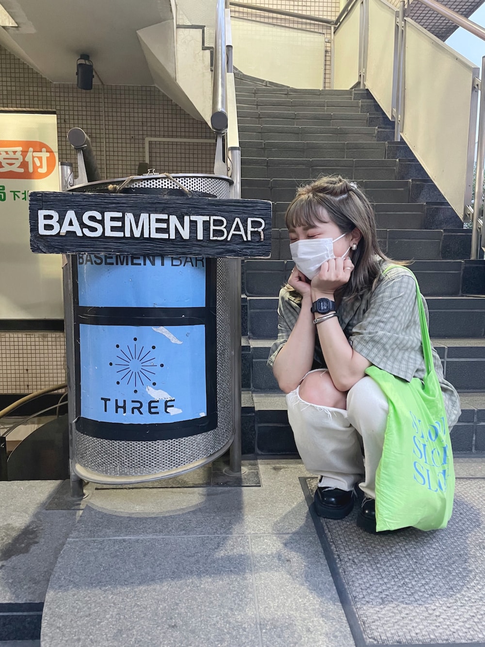 「デニムっていいよね、白デニム、ホワイトデニム、ダメージデニムパンツ、古着、古着MIX、シャツスタイル、カジュアル、ストリート、夏コーデ、半袖シャツ、厚底シューズ、ローファー、ootd、いいね、save、フォローお願いします🤑」｜「古着のアイテム（シャツ/ブラウス、グリーン系）」を使った、ponさん（レディース・163cm）の夏コーディネートの2枚目の写真