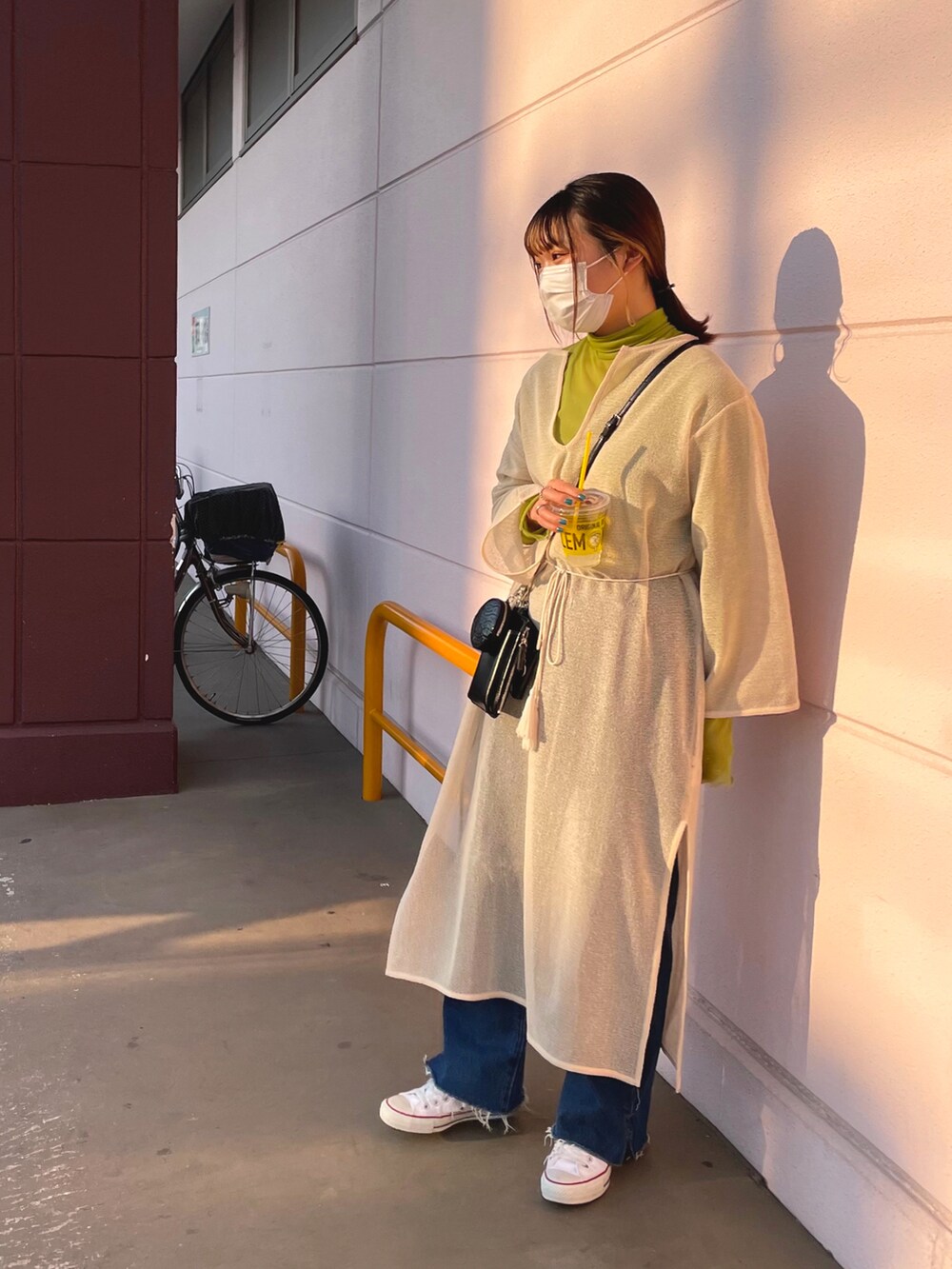 「ごきげんウィーク、休日コーデ、オトナカジュアル、初夏コーデ、レイヤードスタイル、ロングワンピース、メッシュ、シアー、ハイネック、デニムパンツ、スニーカー女子、ポシェット、お散歩コーデ、ピスタチオ、いいね、save、フォローお願いします🤑」｜「apres jour mignonのアイテム（Tシャツ/カットソー、グリーン系）」を使った、ponさん（レディース・163cm）の春コーディネートの2枚目の写真