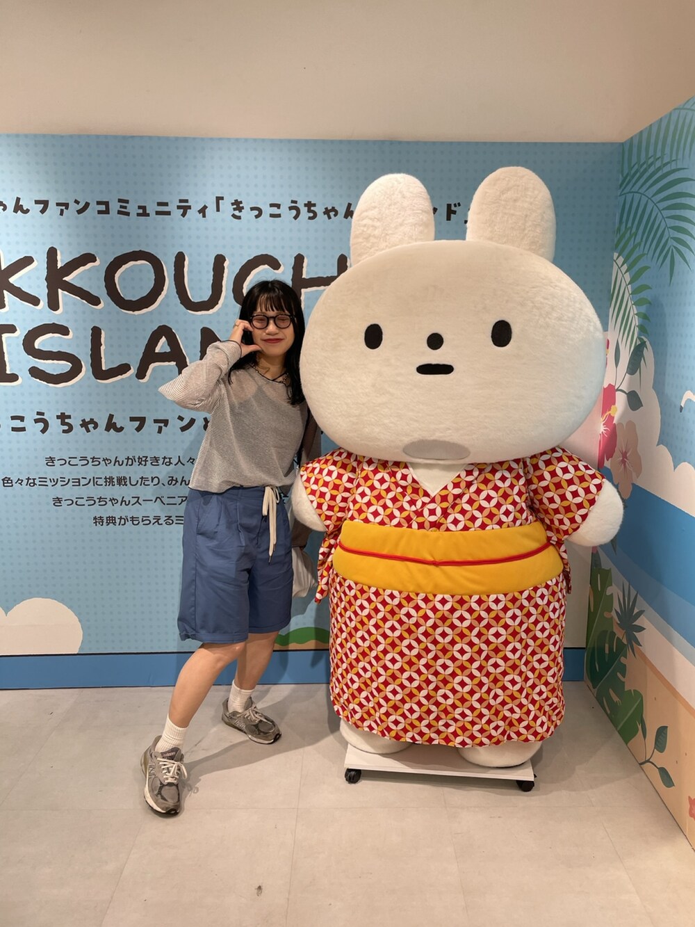 「今日のコスメと服、休日スタイル、シンプルコーデ、おでかけコーデ、カジュアルコーデ、夏コーデ、秋先取りコーデ、シアートップス、ボーダー、ハーフパンツ、ショートパンツ、スニーカー、ヘッドホン、ラクチンコーデ、ストリート」｜「DISCOATの【2WAY】アシメネックホルターキャミソール（キャミソール、ブラック系）」を使った、ponさん（レディース・163cm）の夏コーディネートの5枚目の写真