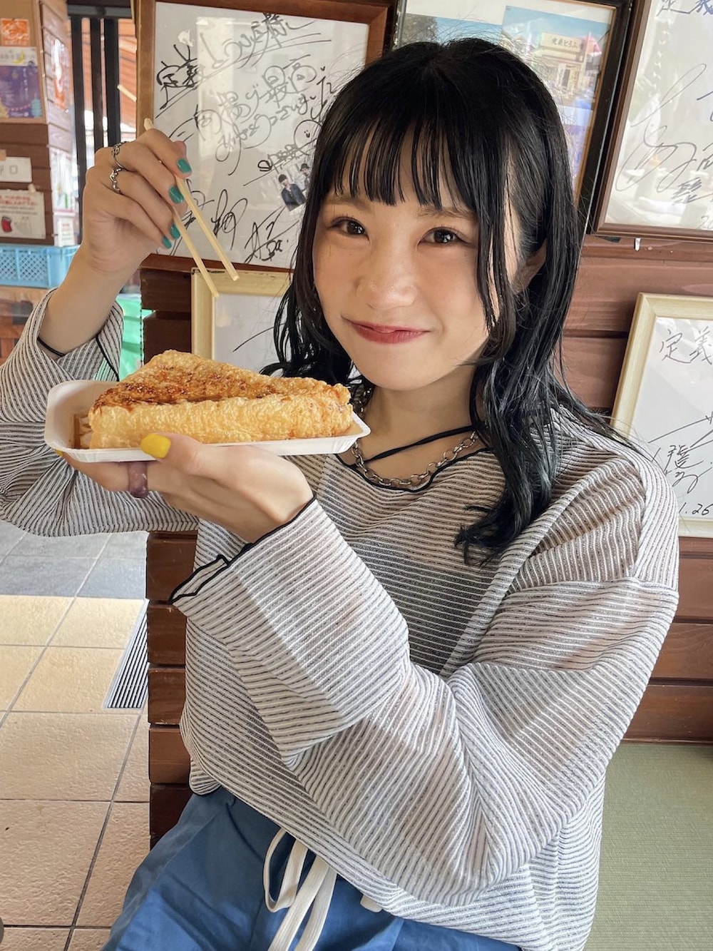 「今日のコスメと服、休日スタイル、シンプルコーデ、おでかけコーデ、カジュアルコーデ、夏コーデ、秋先取りコーデ、シアートップス、ボーダー、ハーフパンツ、ショートパンツ、スニーカー、ヘッドホン、ラクチンコーデ、ストリート」｜「DISCOATの【2WAY】アシメネックホルターキャミソール（キャミソール、ブラック系）」を使った、ponさん（レディース・163cm）の夏コーディネートの2枚目の写真