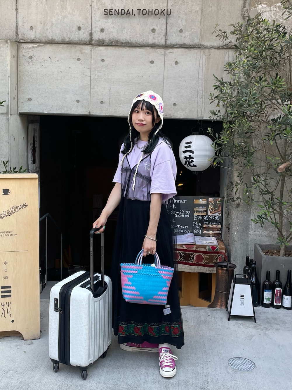 「今日のコスメと服、カジュアルコーデ、カラーコーデ、プチプラ、ゆるコーデ、Tシャツ、チュール、キャミワンピ、スカート、スニーカー、かごバッグ、mekearisa、クロシェ、クロシェハット、おでかけコーデ」｜「WHIMSICの【UNISEX】スーベニアショートスリーブTEE（Tシャツ/カットソー、パープル系）」を使った、ponさん（レディース・163cm）の夏コーディネートの5枚目の写真