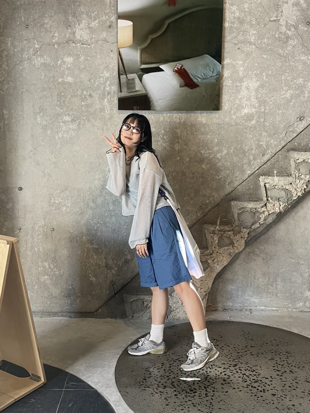 「今日のコスメと服、休日スタイル、シンプルコーデ、おでかけコーデ、カジュアルコーデ、夏コーデ、秋先取りコーデ、シアートップス、ボーダー、ハーフパンツ、ショートパンツ、スニーカー、ヘッドホン、ラクチンコーデ、ストリート」｜「DISCOATの【2WAY】アシメネックホルターキャミソール（キャミソール、ブラック系）」を使った、ponさん（レディース・163cm）の夏コーディネートの4枚目の写真