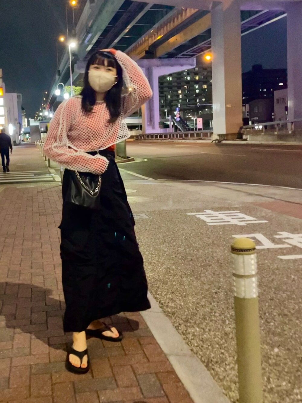 「今日のコスメと服、ootd、カラーコーデ、オレンジ、あみあみ、メッシュ、ロングスカート、黒スカート、カーゴスカート、oofos、黒髪、アニメージュとジブリ展、春コーデ、オトナカジュアル、休日スタイル」｜「Kastaneの【2023SSアイテム】アメスリリブプルオーバー（Tシャツ/カットソー、オレンジ系）」を使った、ponさん（レディース・163cm）の春コーディネートの5枚目の写真
