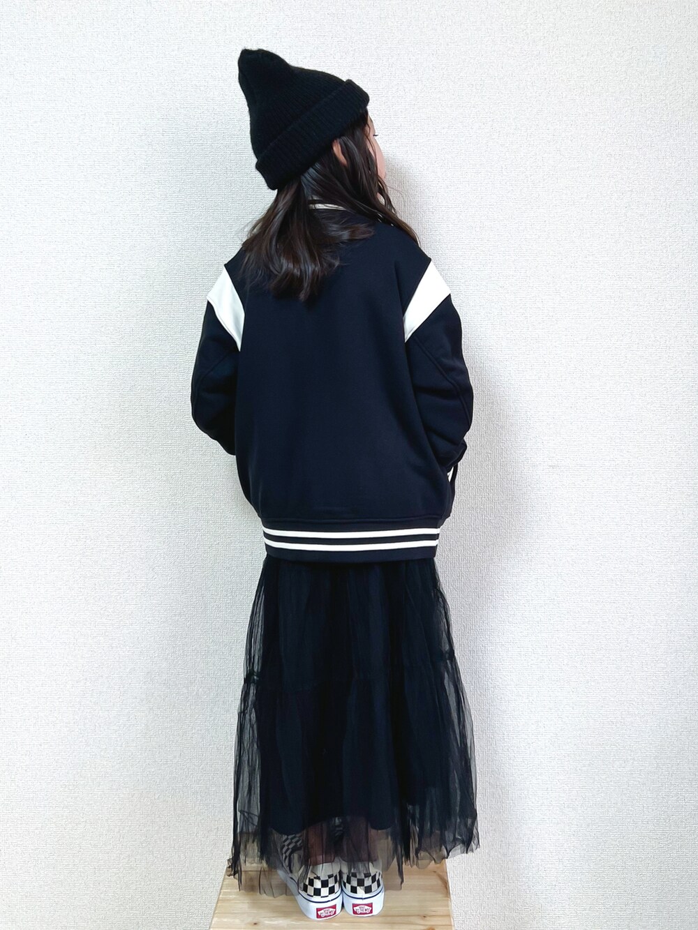 「モノトーン、プチプラ、チュールスカート、スタジャン、UNIQLO、ユニクロ、カジュアルコーデ、チェック、スリッポン、スニーカー、ニット帽、ロングスカート、スポーツミックス、休日スタイル、お出かけコーデ」｜「UNIQLOのアイテム（スタジャン、ブラック系）」を使った、☺︎May☺︎さん（キッズ・120cm）の冬コーディネートの2枚目の写真