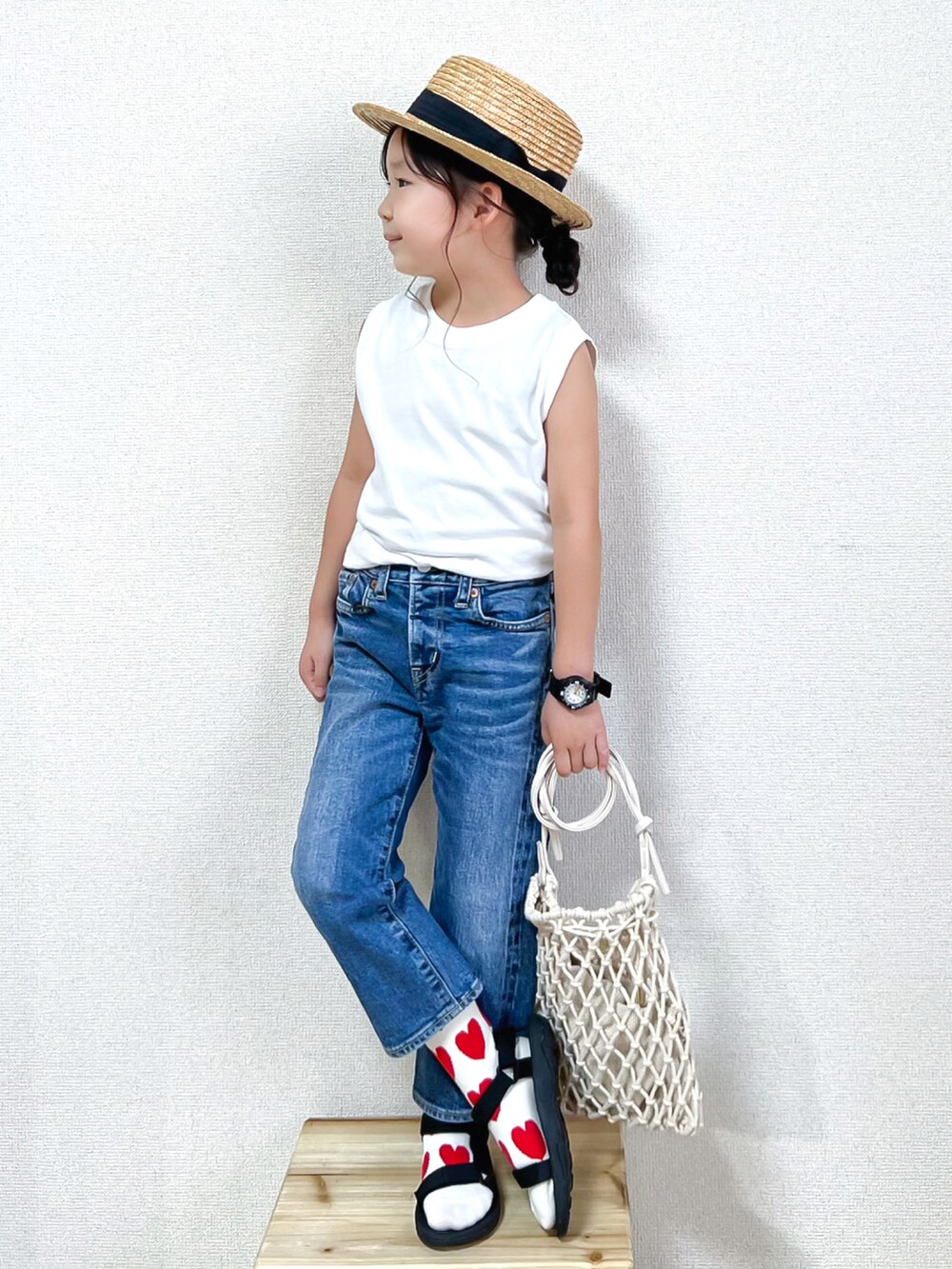 「キッズコーデ、夏コーデ、柄ソックス、スポーツサンダル、lowrysfarmkids、巾着バッグ、デニム、白Tシャツ、麦わら帽子、タックイン、カジュアルコーデ、gotoHollywood、teva、ノースリーブ、ハート」|「URBAN RESEARCH DOORSのカンカン帽(KIDS)(ハット、ホワイト系)」を使った、☺︎May☺︎さん(キッズ・100cm)の夏コーディネートの2枚目の写真