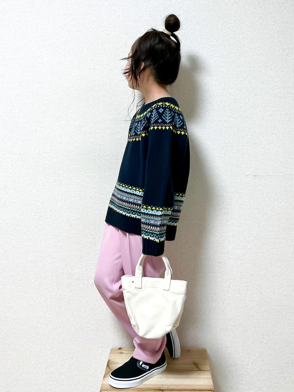 「BEAMS、beams mini、ビームス、ビームスミニ、カジュアルコーデ、キッズコーデ、キッズファッション、PR、ノルディック柄、ニット、カラーパンツ、スリッポン、冬コーデ、あったかコーデ、着回しコーデ」｜「BEAMS miniのBEAMS mini / ノルディック ニット プルオーバー（90～150cm）（ニット/セーター、ブルー系）」を使った、☺︎May☺︎さん（キッズ・110cm）の秋コーディネートの2枚目の写真