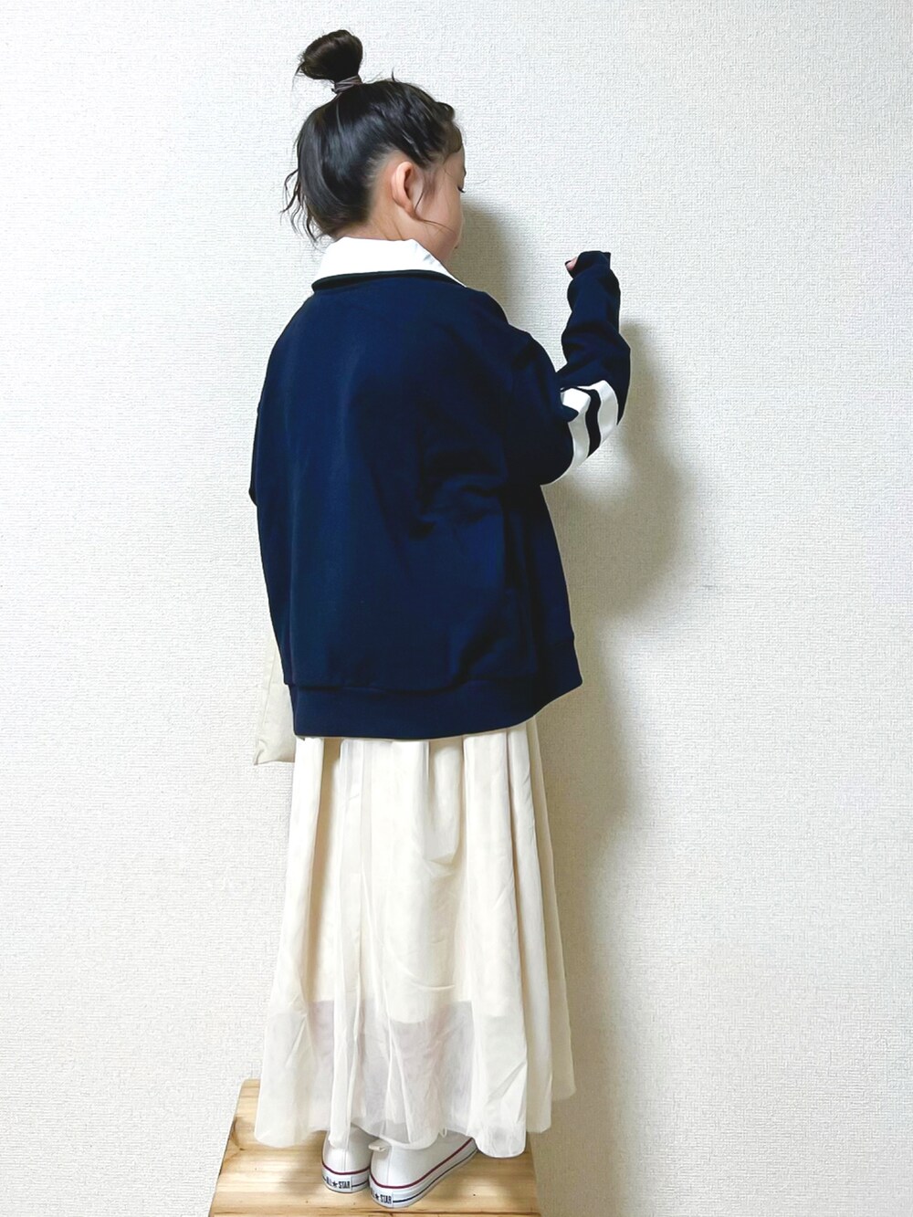 「秋服まるっと大公開、秋服準備はじめました、秋コーデ、ロングスカート、スポーツミックス、お出かけコーデ、シンプルコーデ、スウェット、休日スタイル、チュール、ショルダーバッグ、ローリーズファーム(LOWRYS FARM)、lowrysfarmkids、スニーカー、ハーフジップ」｜「TODAY'S SPECIALのアイテム（トートバッグ、ホワイト系）」を使った、☺︎May☺︎さん（キッズ・110cm）の秋コーディネートの2枚目の写真
