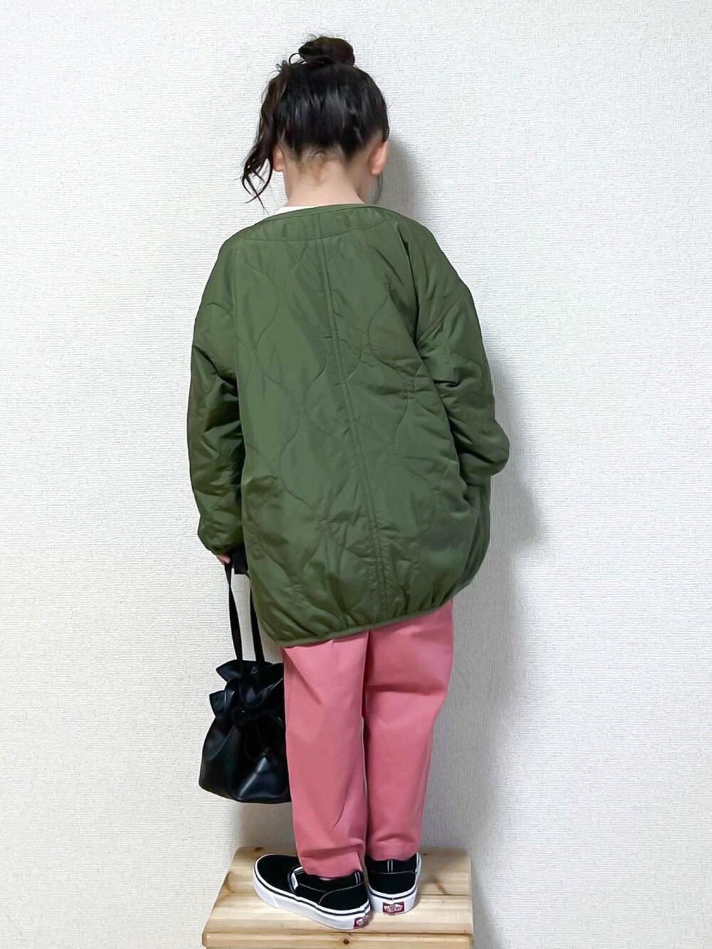 「LOWRYS FARM、lowrysfarmkids、PR、秋コーデ、スリッポン、スニーカー、ピンク、カラーパンツ、モッズコート、3way、カーキ、ジャケットスタイル、ボーダー、カジュアルコーデ、ビッグシルエット」｜「LOWRYS FARMの３ＷＡＹモッズコート　343112（モッズコート、グリーン系）」を使った、☺︎May☺︎さん（キッズ・110cm）の秋コーディネートの5枚目の写真
