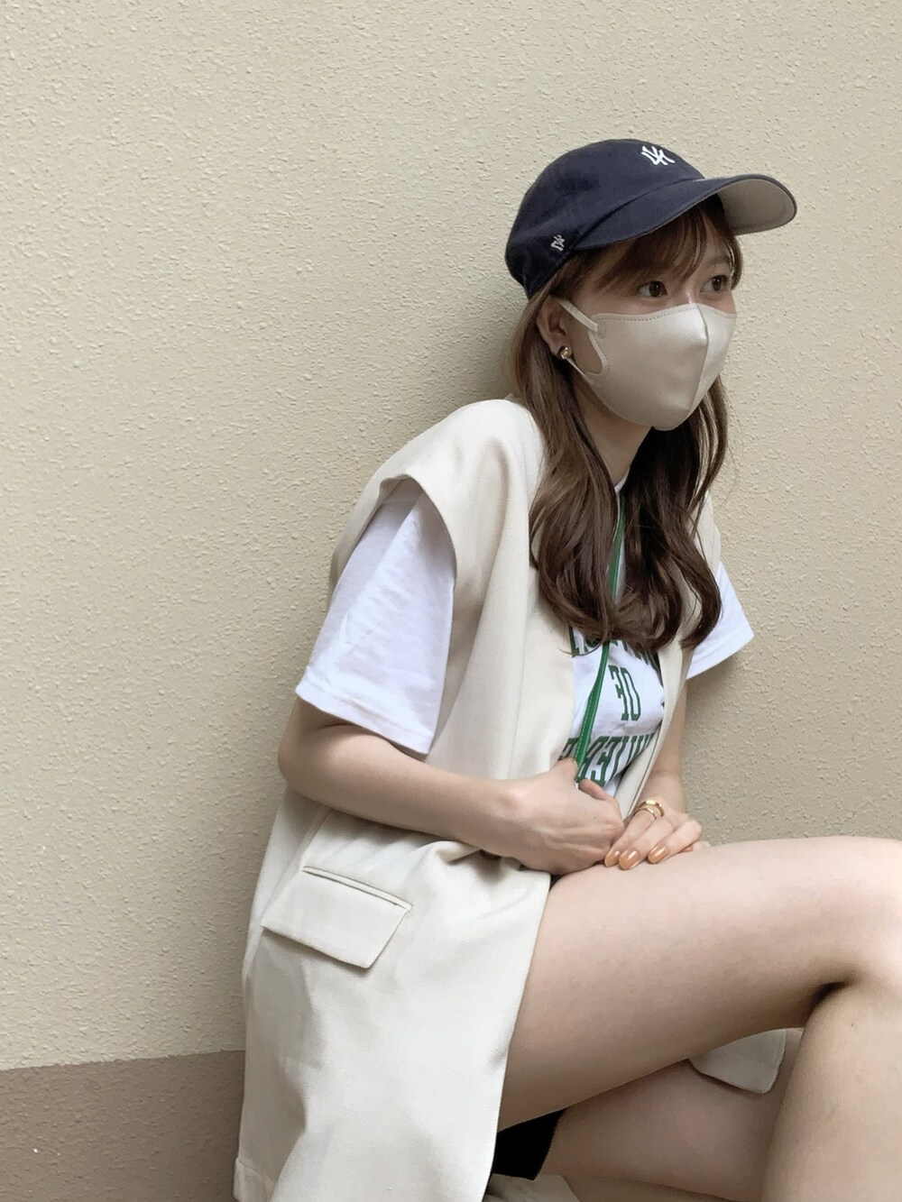 「ショートパンツ、ウォレットチェーン、Tシャツ、ロゴT、ジレ、ベスト、グリーン、さし色、短パン、いいね、save、フォローお願いします🤑、フォローミー、プチプラ、プチプラコーデ」｜「GRLのハイウエストタックショートパンツ（その他パンツ、ブラック系）」を使った、𝚁𝚞𝚒 𝚈𝚊𝚜𝚞𝚍𝚊さん（レディース・161cm）の夏コーディネートの2枚目の写真